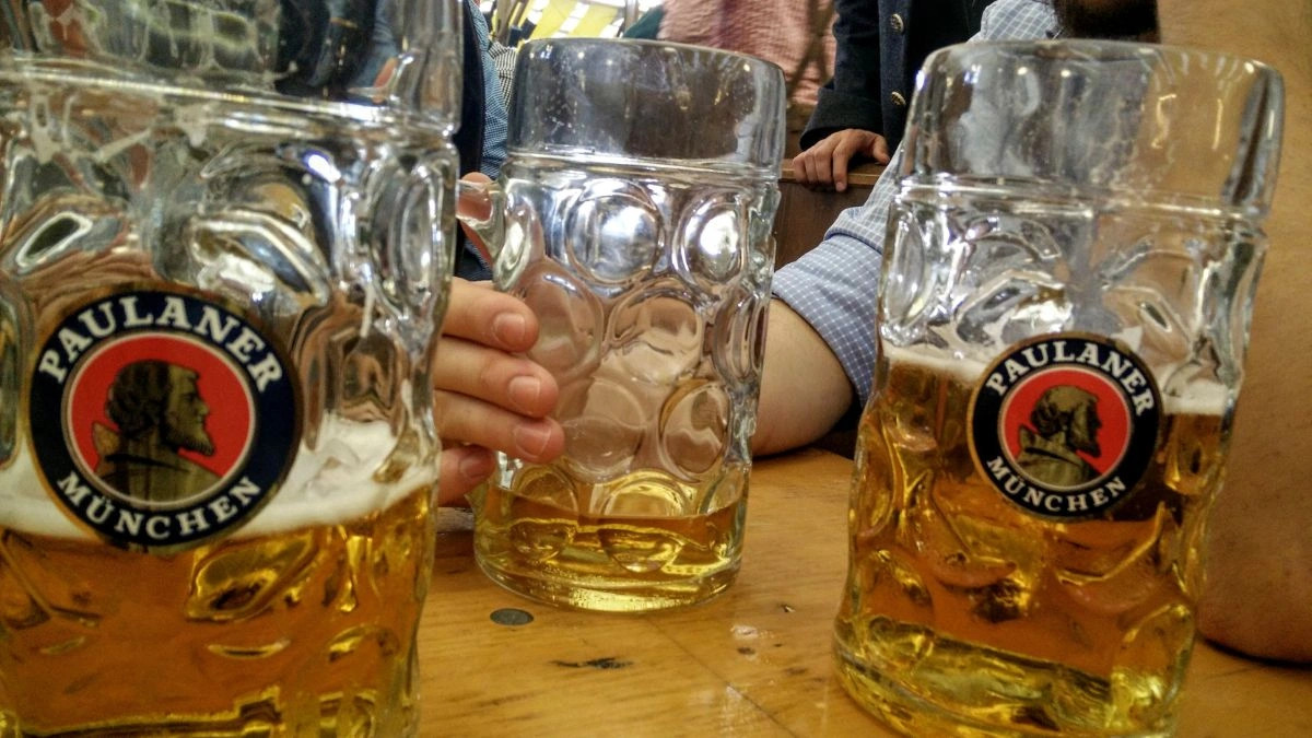 Koliko zaradi konobarica na Oktoberfestu od jednog prodanog piva?