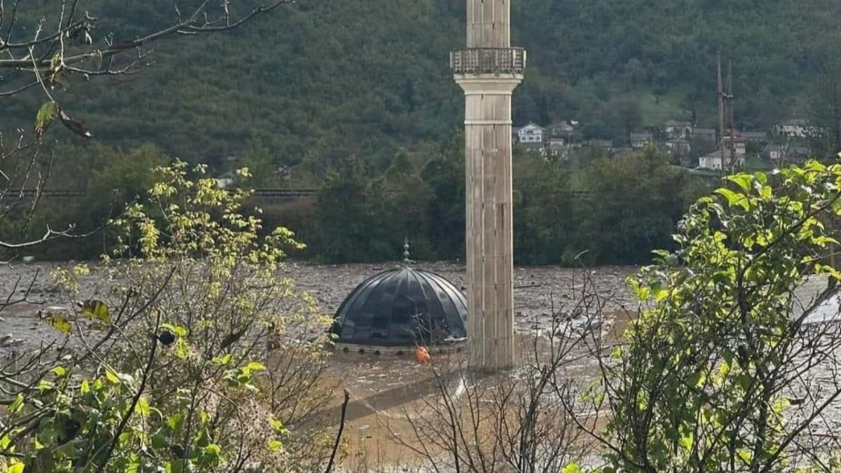 Pronađeno 14 mrtvih u poplavama na sjeveru Hercegovine, strahuje se da će broj rasti