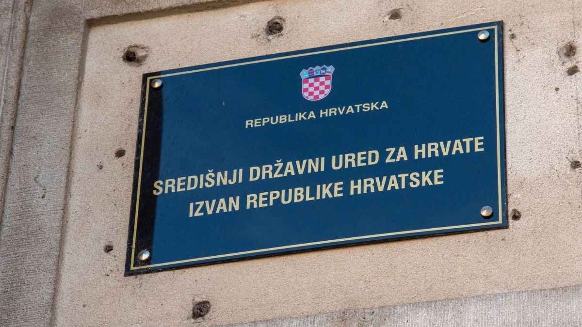 Tabla na Srediünjem Uredu za Hrvate izvan Hrvatske