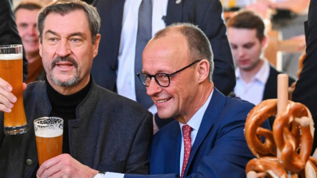 Marcus Soeder i Friedrich Merz sa pivskim casama