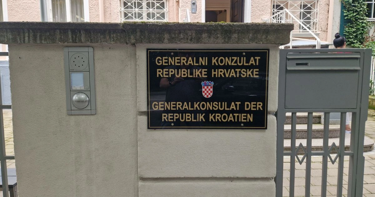 Ulaz i ploča Generalnog konzulata Republike Hrvatske u Njemačkoj